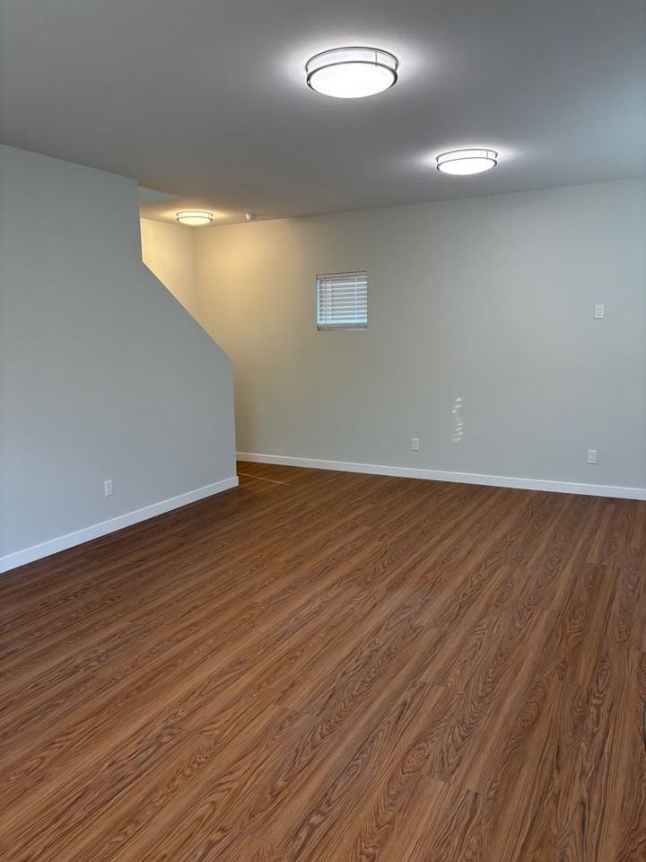 3244 Channel Dr - Photo 4 of 26