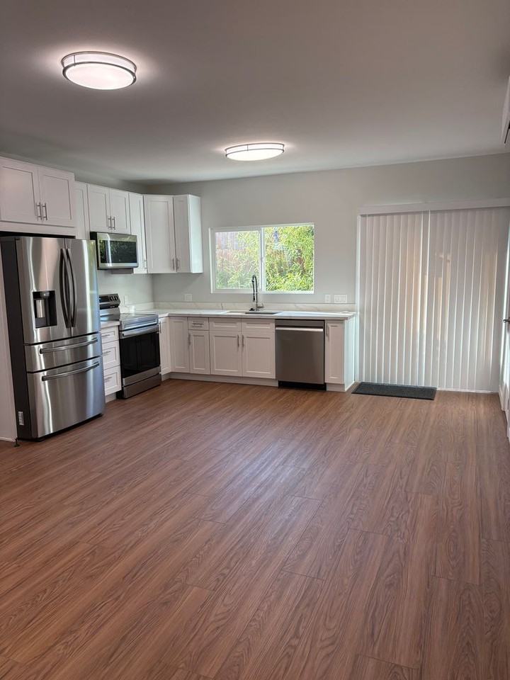 3244 Channel Dr - Photo 5 of 26