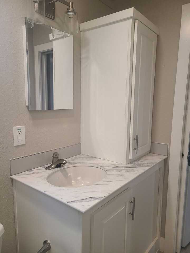 825 Argyle Ave - Photo 3 of 10