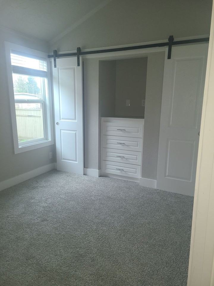 825 Argyle Ave - Photo 4 of 10