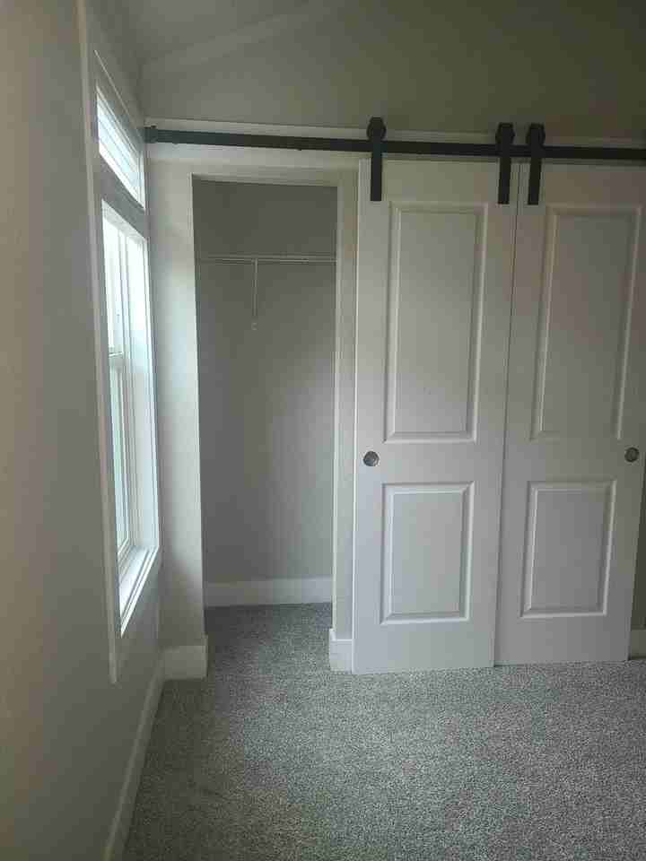 825 Argyle Ave - Photo 5 of 10