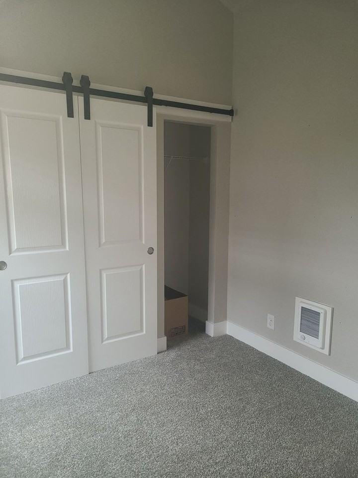 825 Argyle Ave - Photo 6 of 10