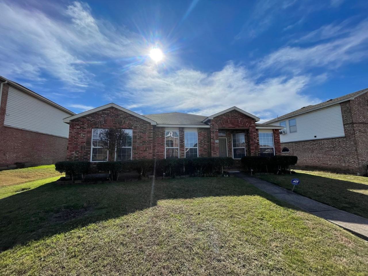 724 Carson St - Photo 2 of 20