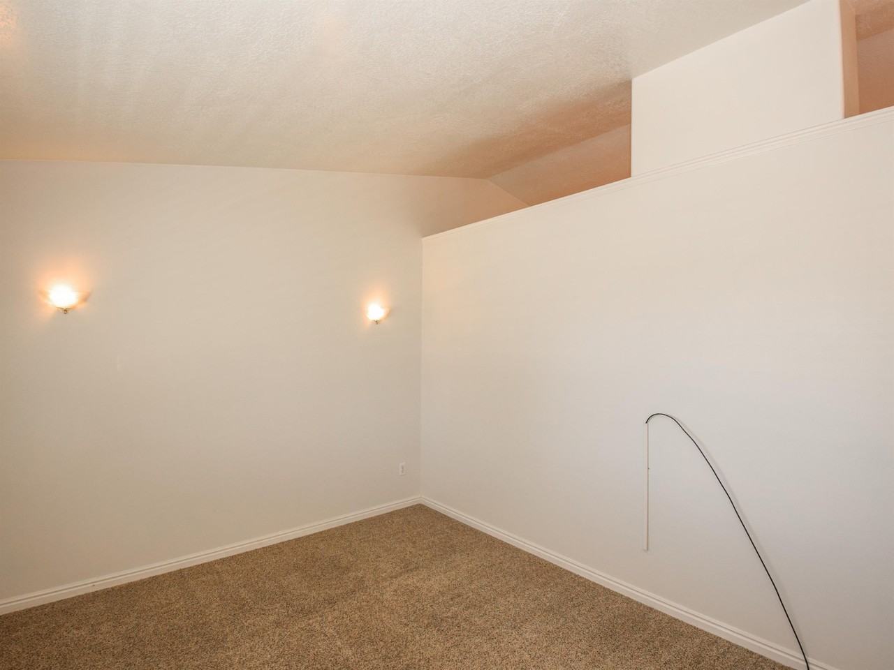 154 Southeast - Photo 3 of 34