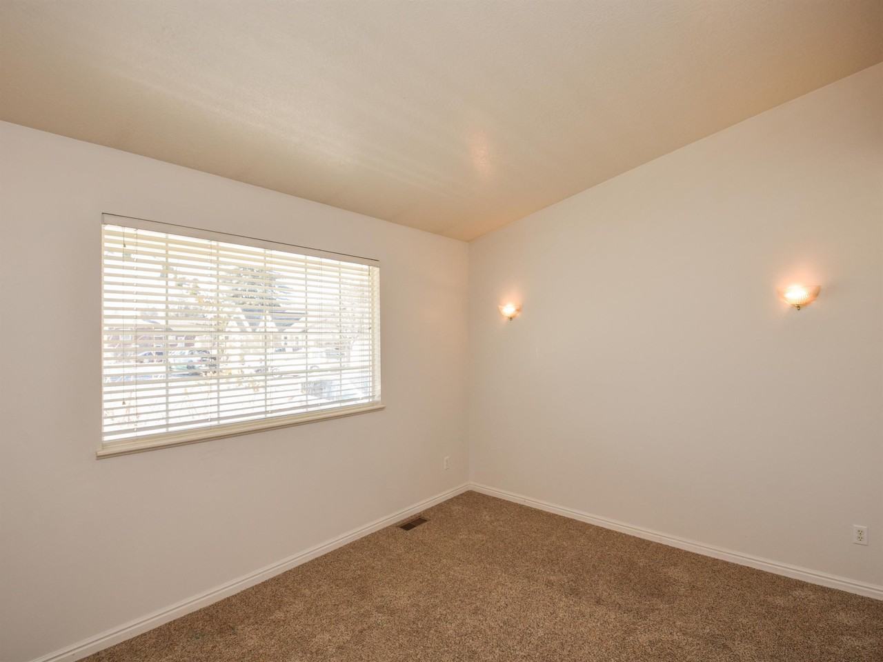 154 Southeast - Photo 3 of 34