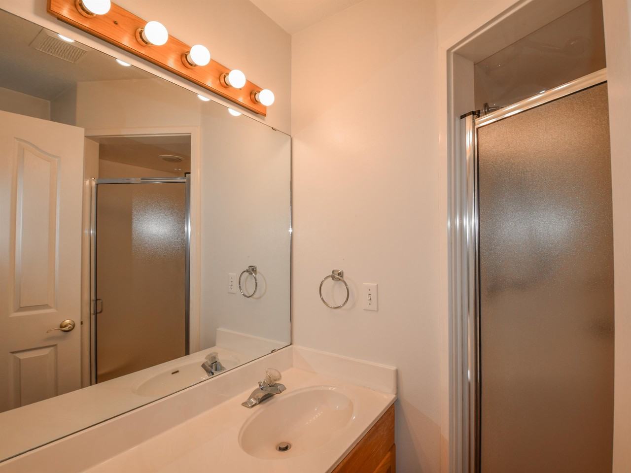 154 Southeast - Photo 2 of 34