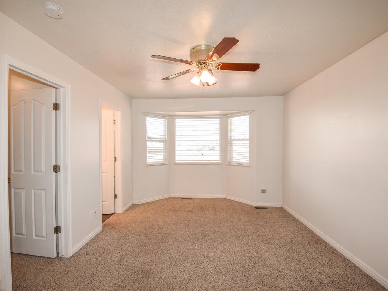 154 Southeast - Photo 5 of 34