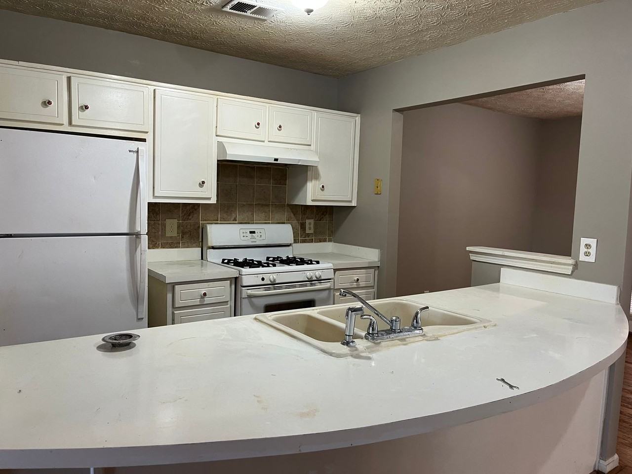 130 N Main Dr - Photo 3 of 18