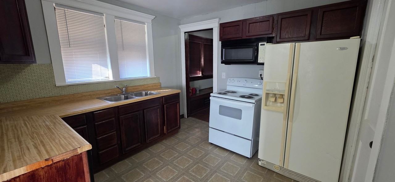 915 High Street - Photo 5 of 21