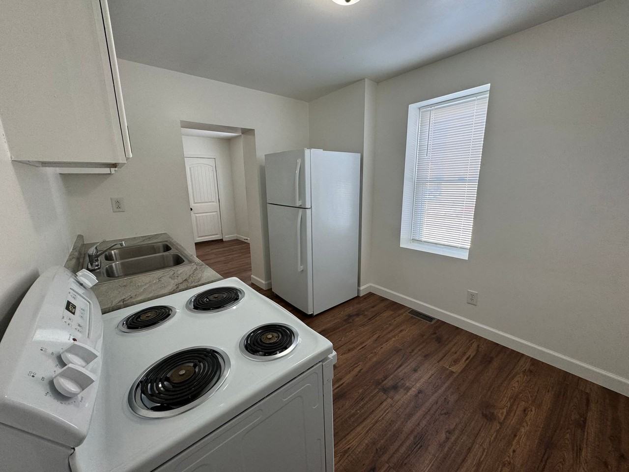 647 Ohio St - Photo 6 of 8