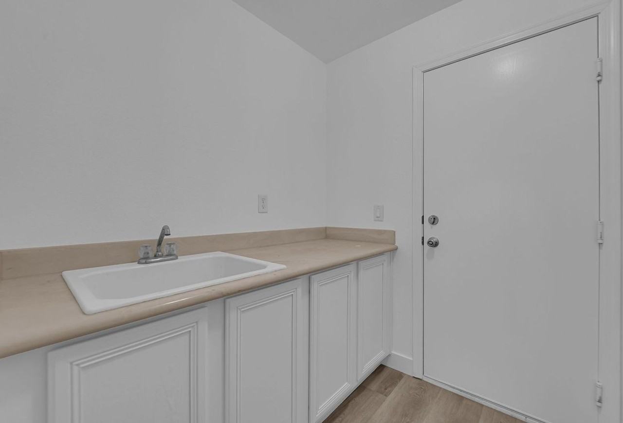 914 Armandito Dr - Photo 3 of 29