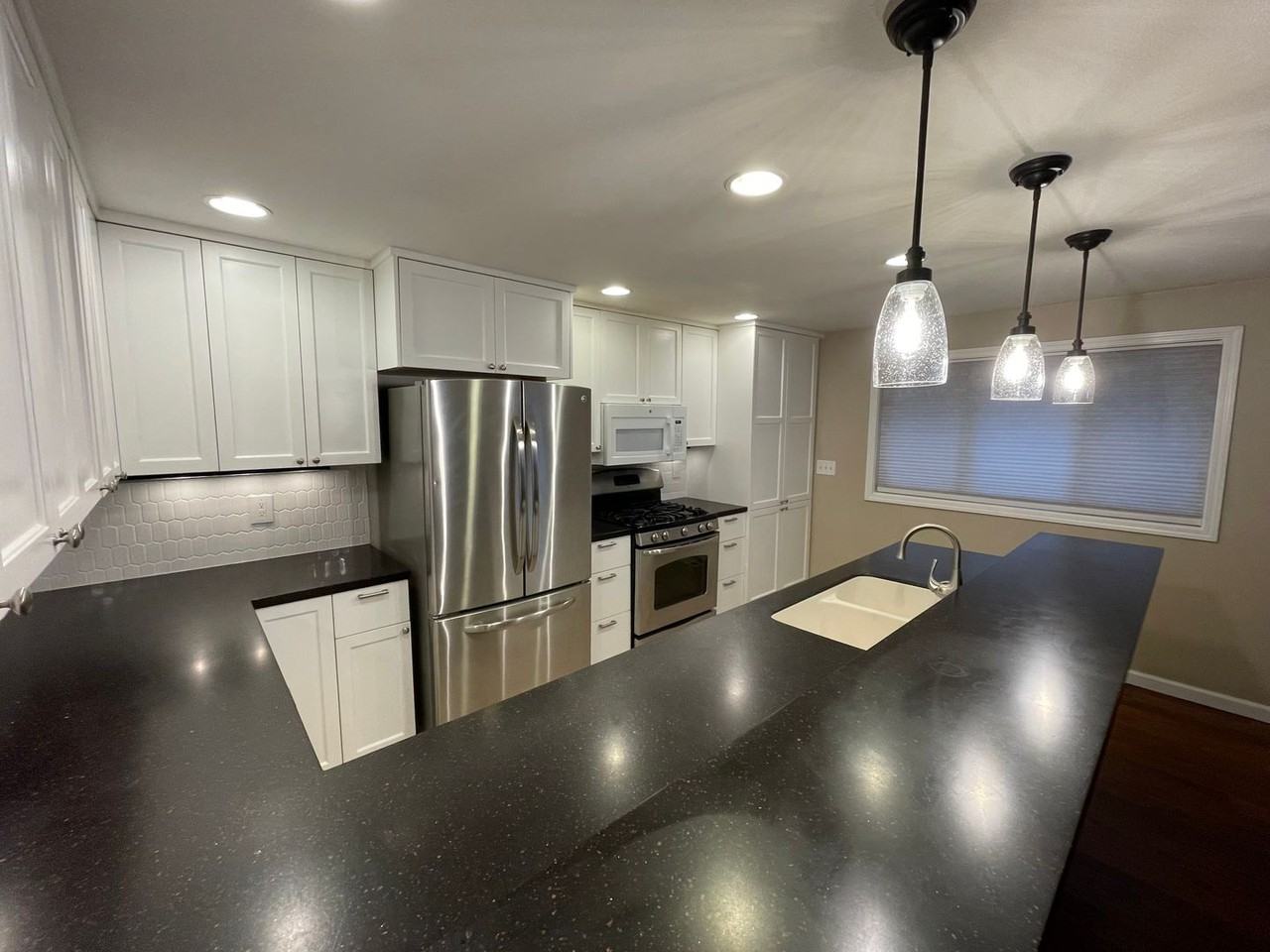 711 Ne 7th Ave - Photo 3 of 15