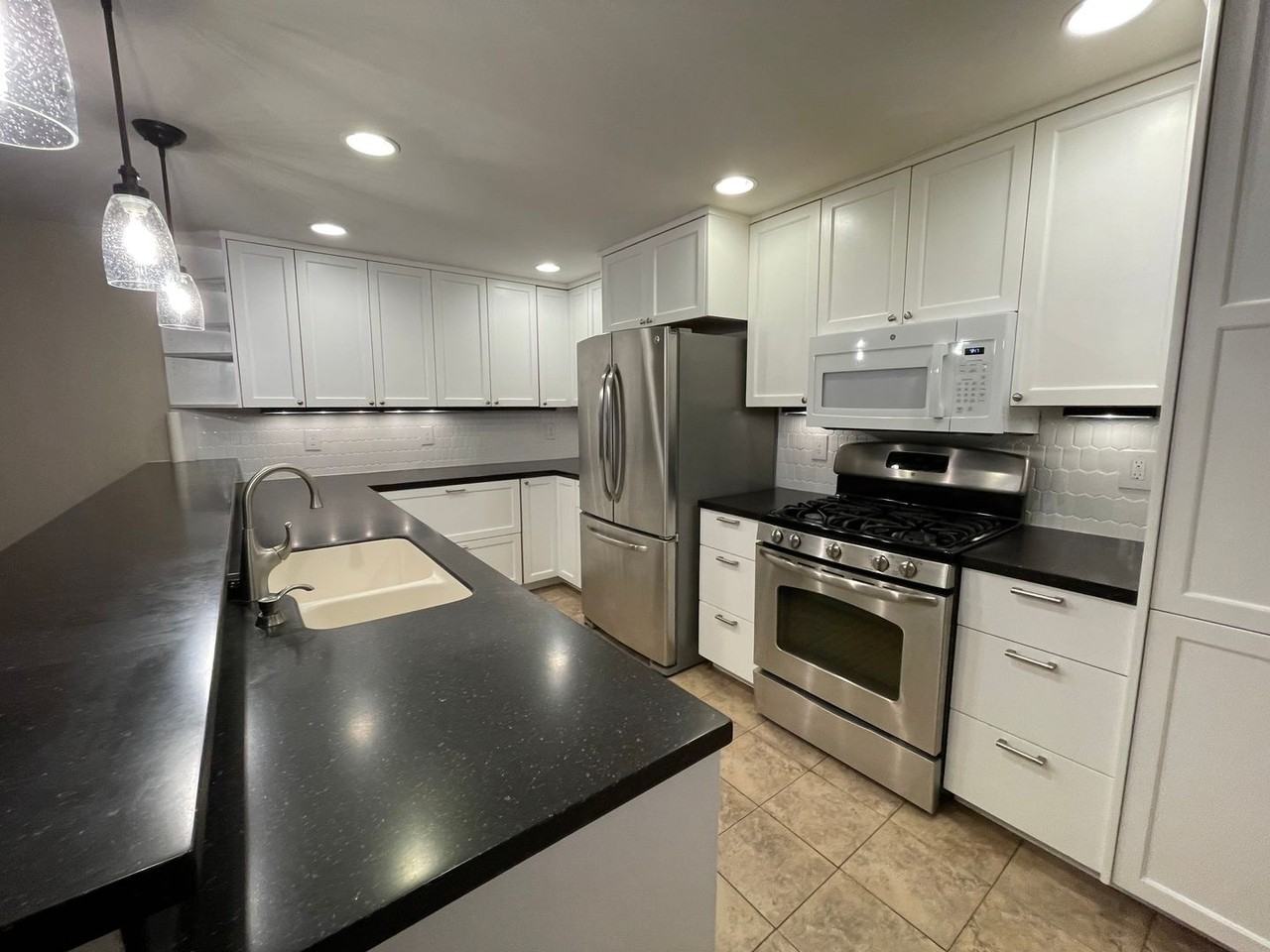 711 Ne 7th Ave - Photo 4 of 15