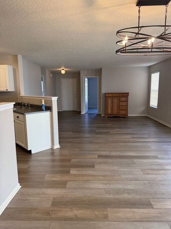 2783 Brewster Ln - Photo 6 of 34