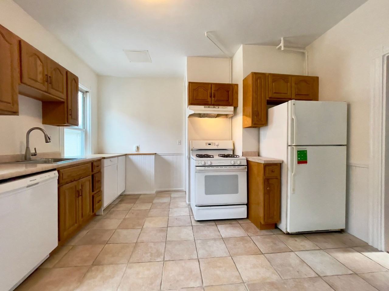 62 Fairbanks St - Photo 3 of 27