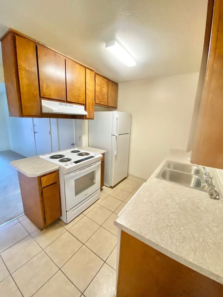 635 W 6th Avenue - Photo 3 of 10