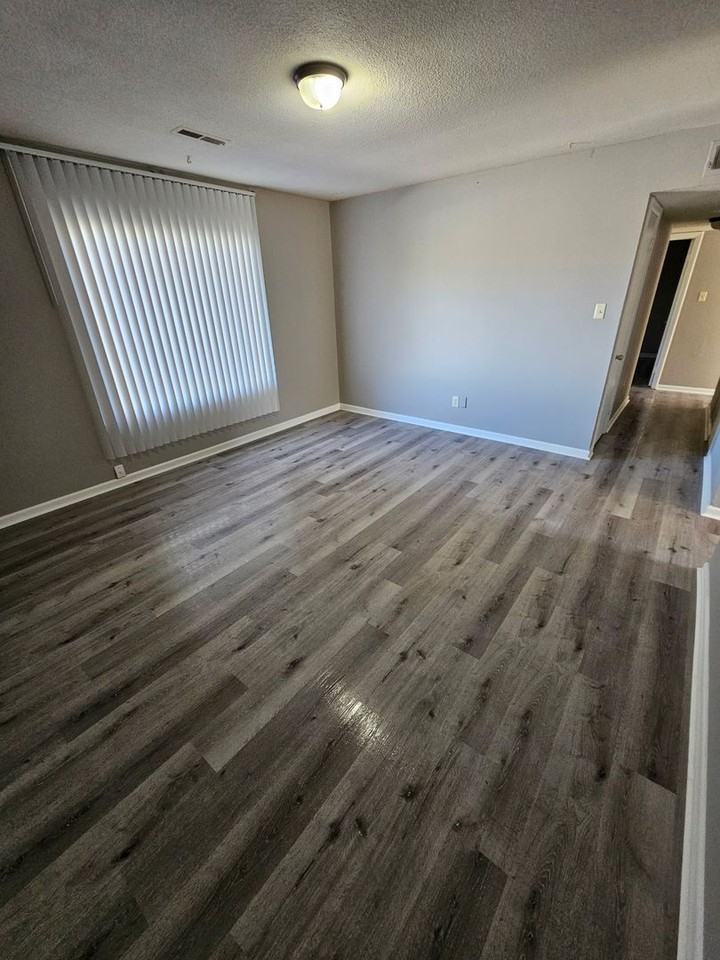 1122 E Stewart Cir - Photo 3 of 10
