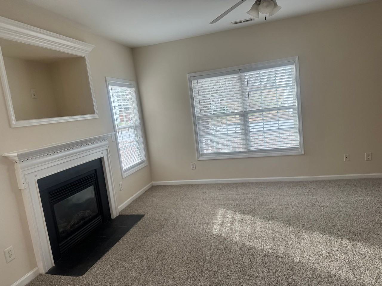 648 Hay River St - Photo 2 of 28