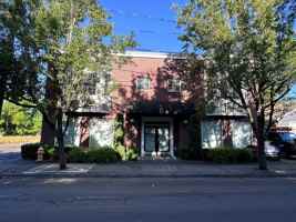 featured image of 713 Ne Roberts Ave