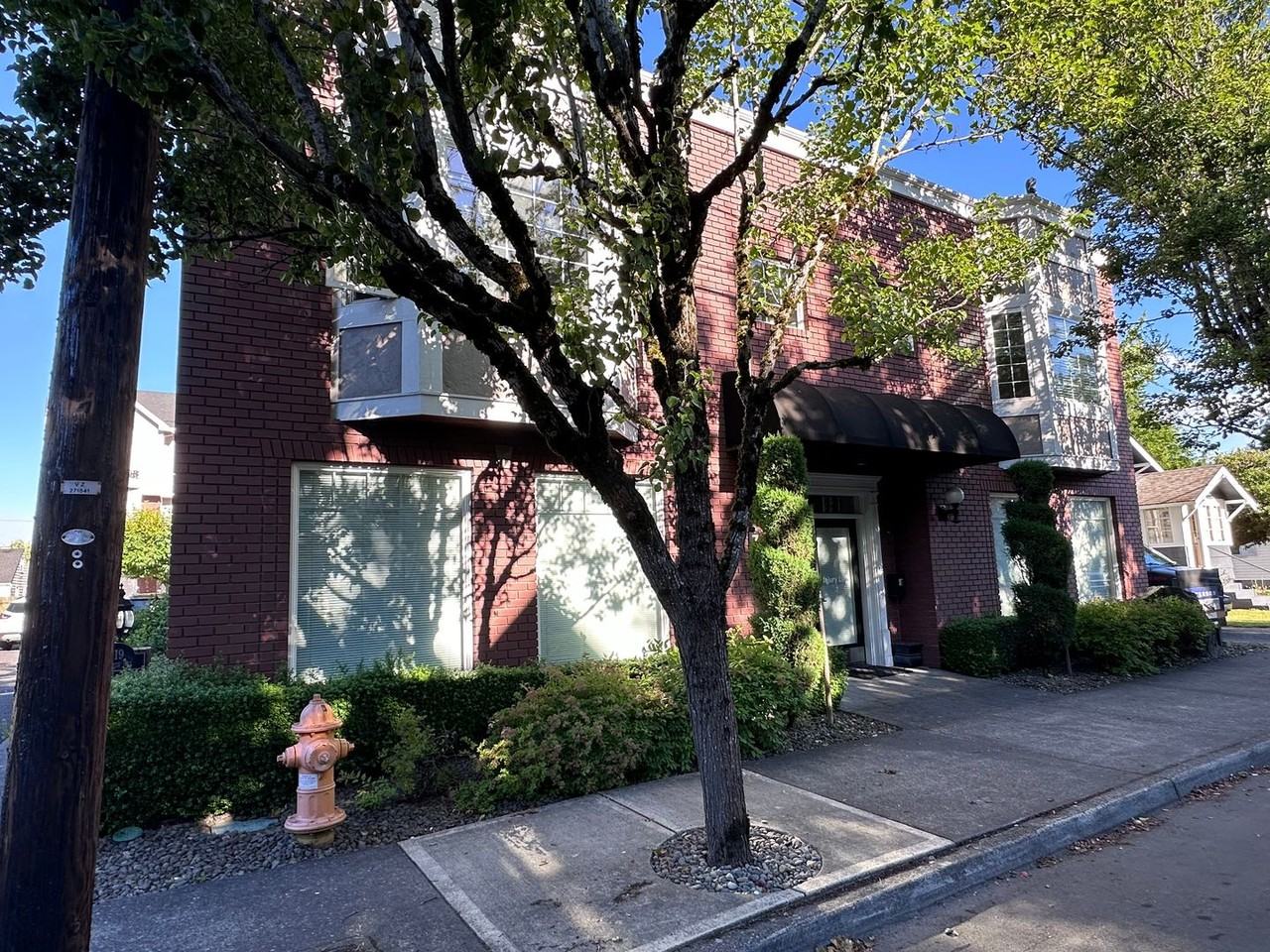 713 Ne Roberts Ave - Photo 2 of 17