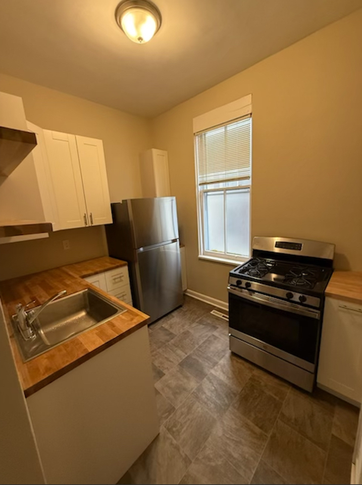 $1595 - 1 BR 1, BA - Brady St - Heat & Electricity Included, Electric Fireplace - 1669 N Humboldt - Photo 7 of 11