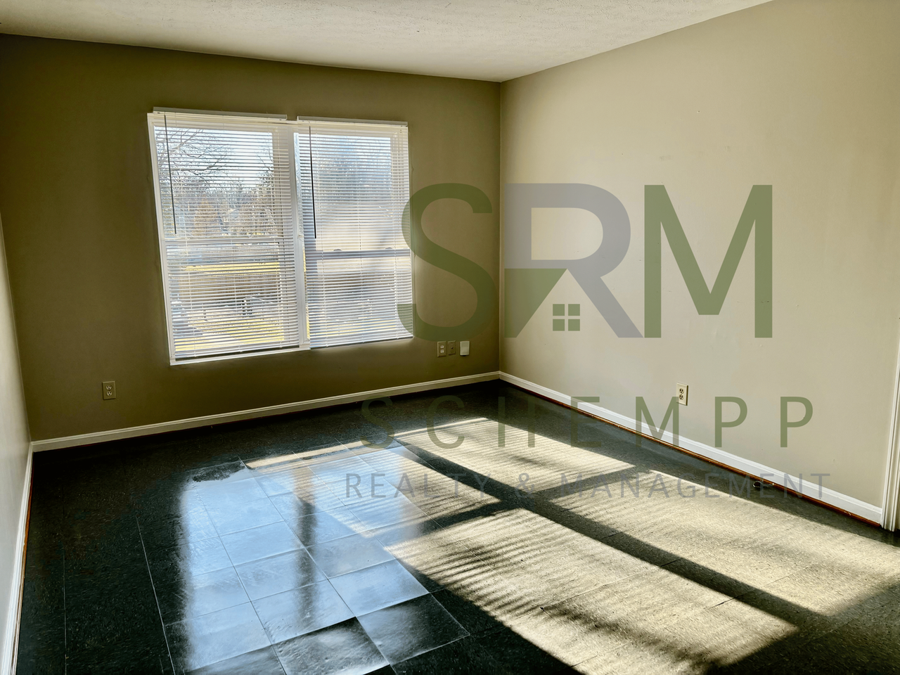 2614 W Jefferson St #4 - Photo 3 of 11