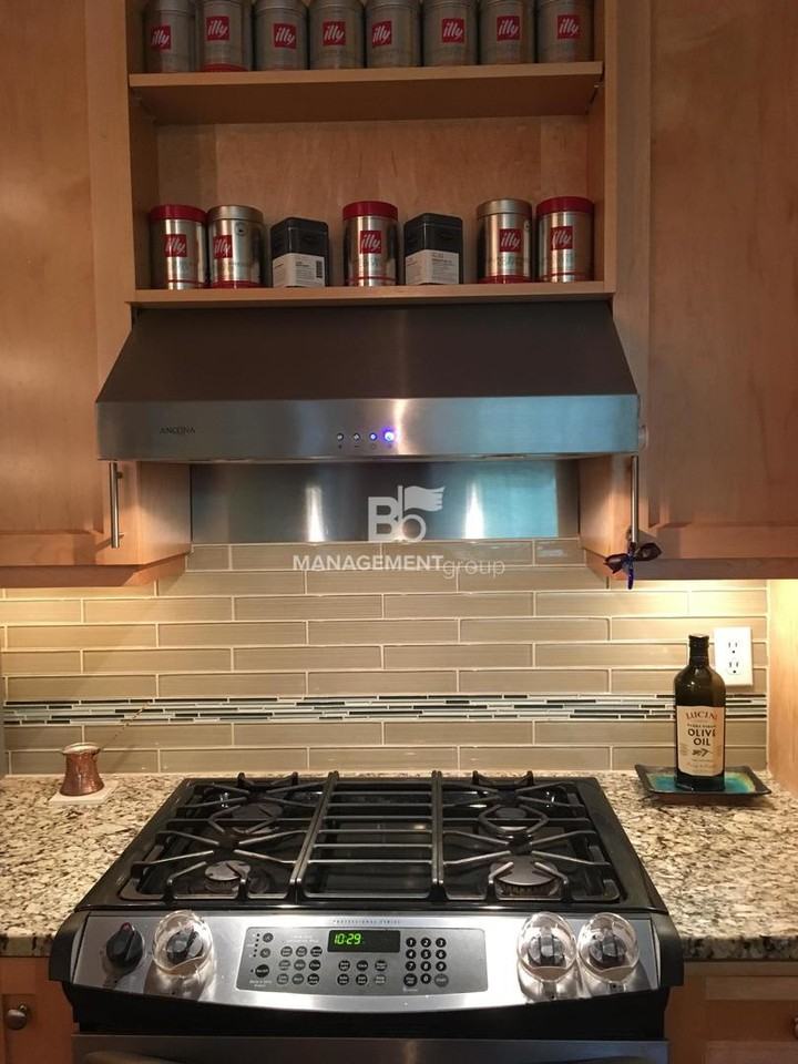 2738 Nw Upshur St - Photo 3 of 16