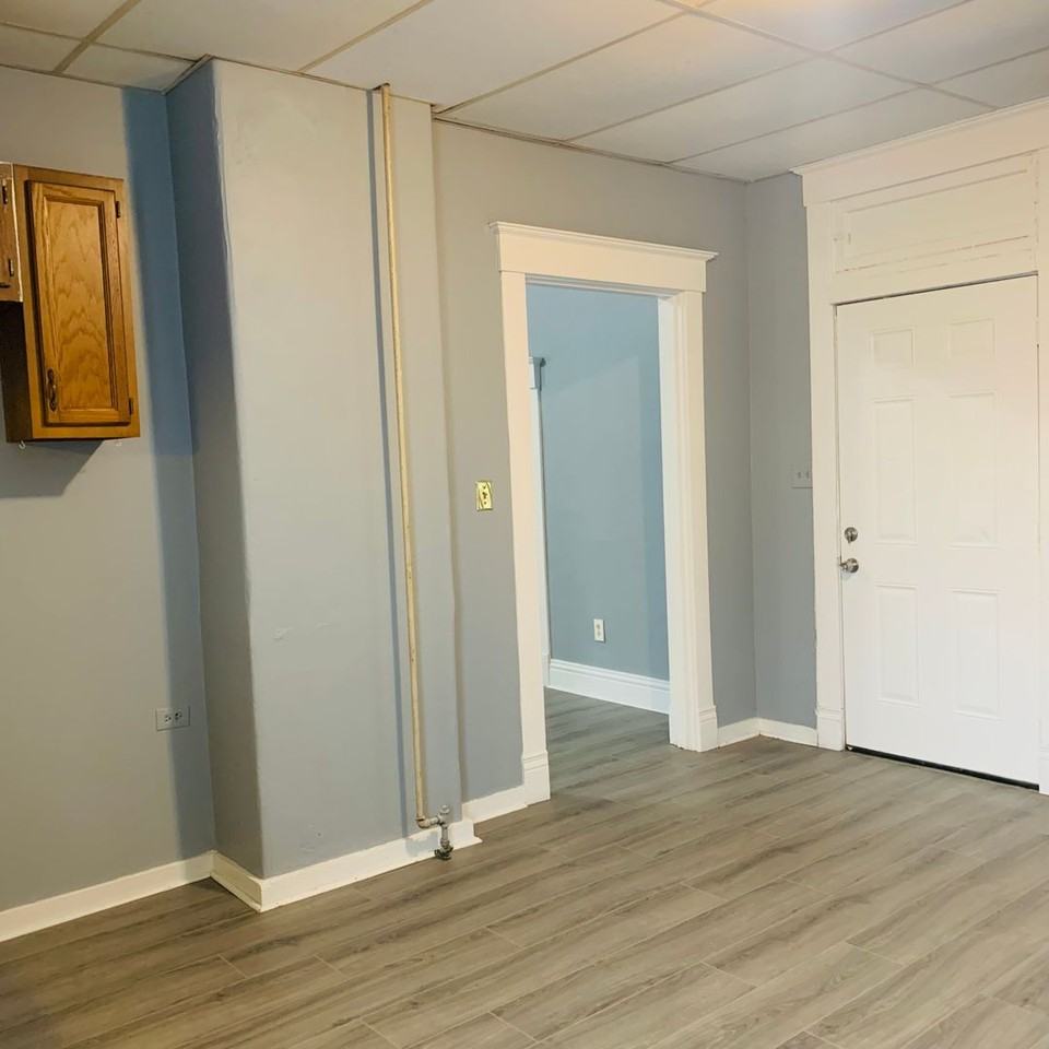 3420 W Jefferson St - Photo 3 of 16