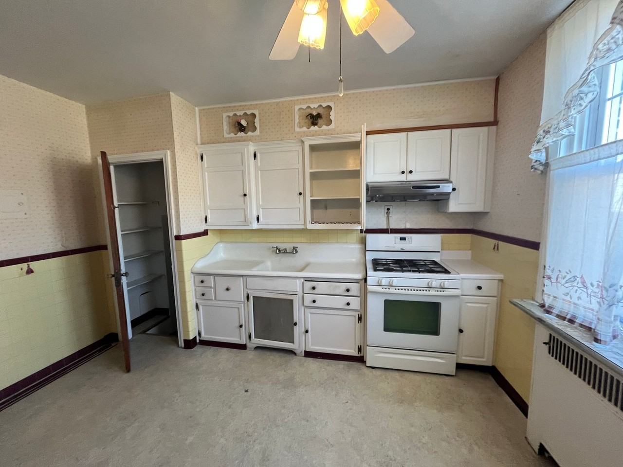 3337 Disston St - Photo 5 of 14