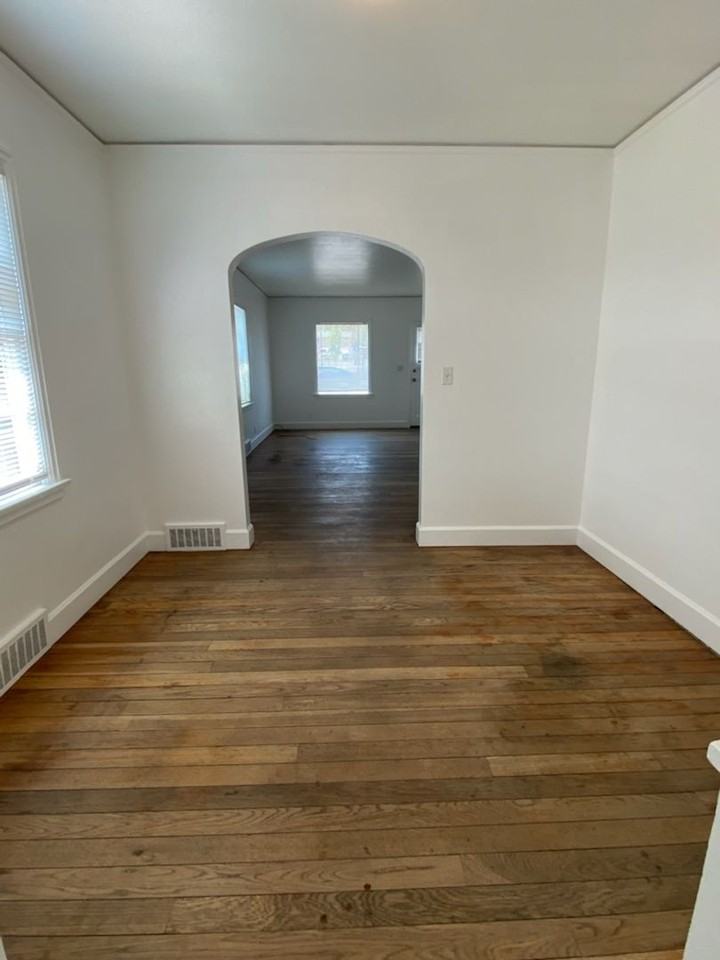 625 S Mission St - Photo 4 of 12