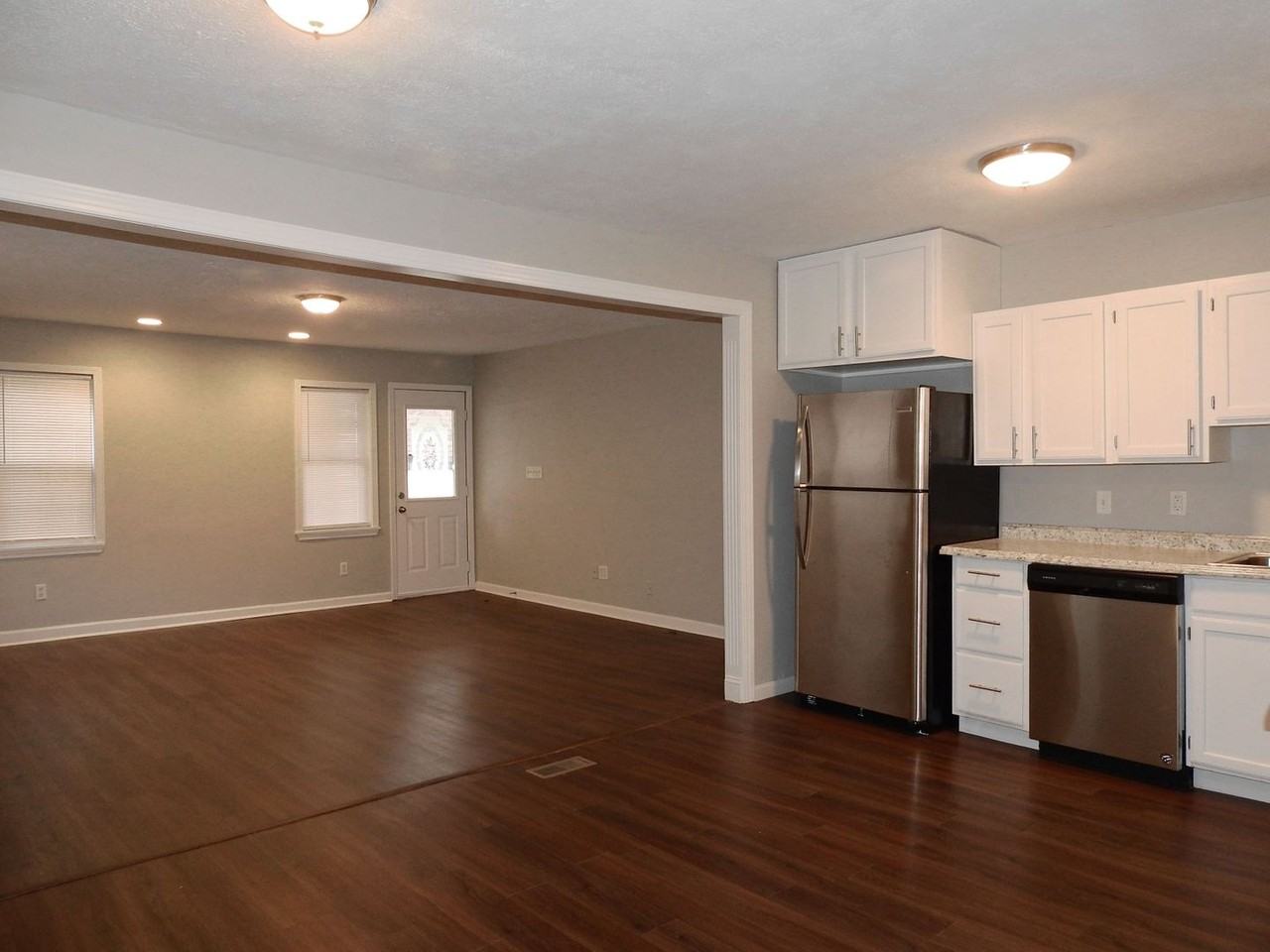 9813 East Ave - Photo 5 of 7