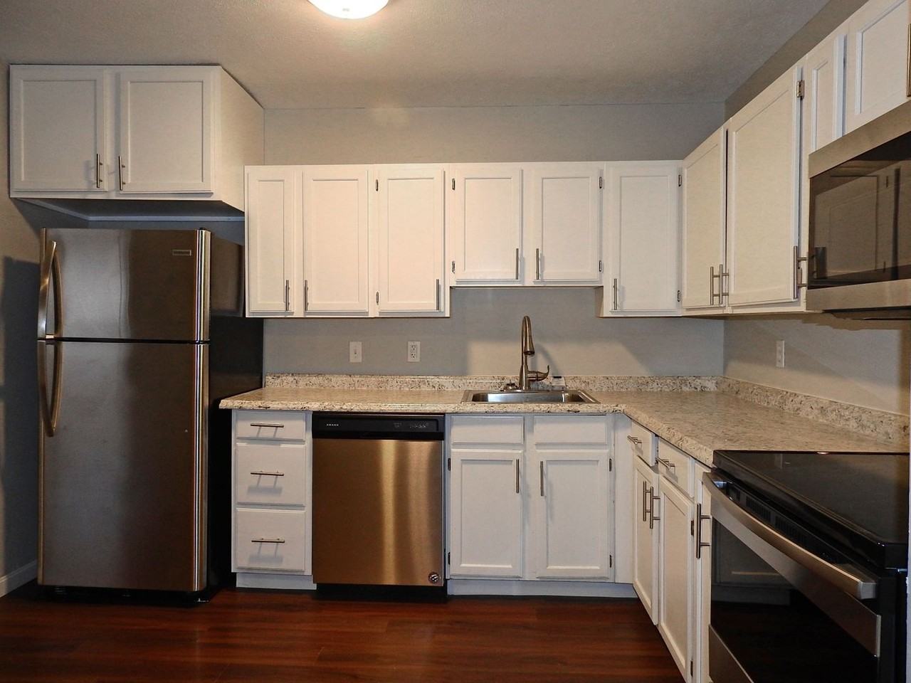 9813 East Ave - Photo 6 of 7