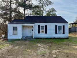 featured image of 922 E Glenn Ave