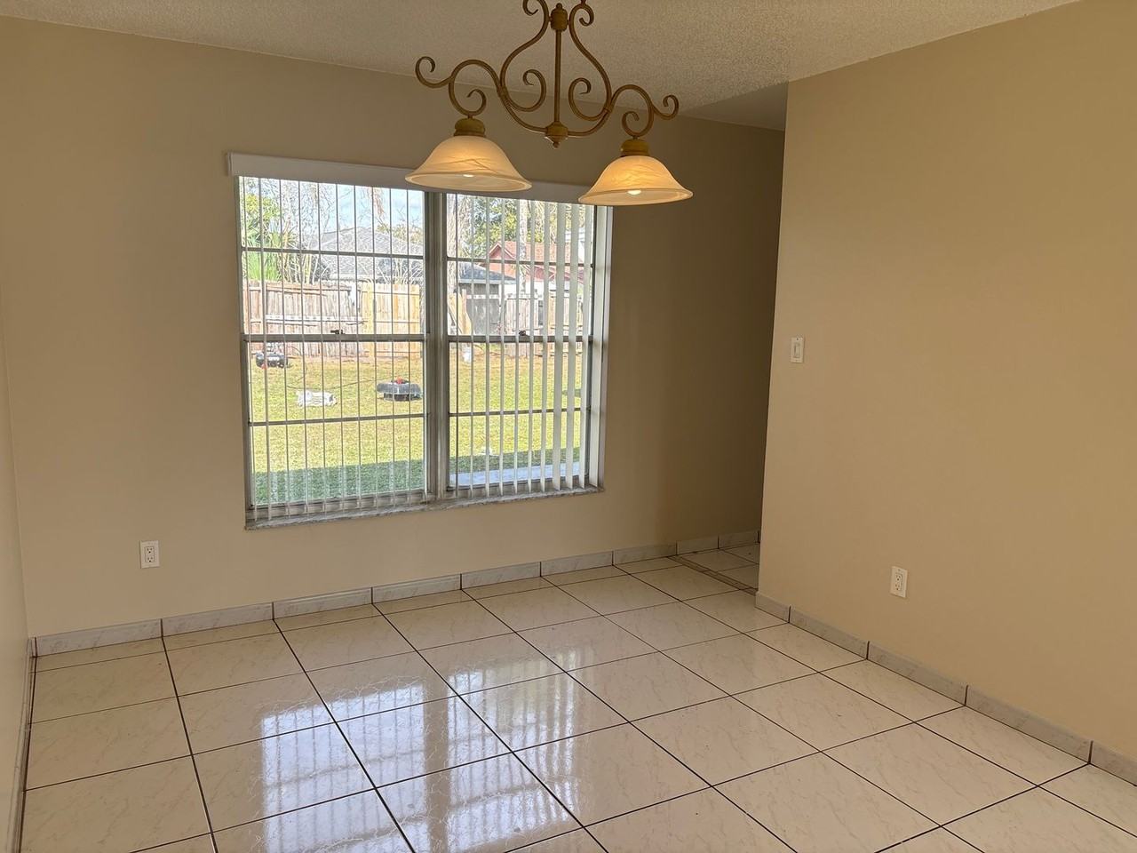 2355 Bay Leaf Dr - Photo 5 of 15