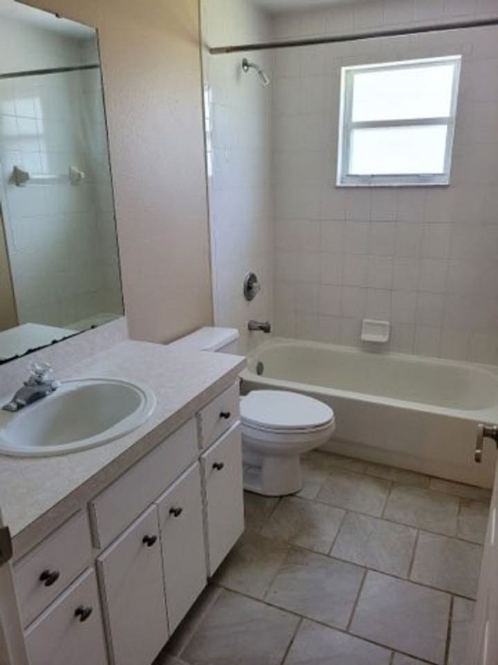 1395 Forest Park St - Photo 2 of 11