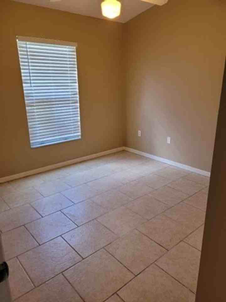 1395 Forest Park St - Photo 5 of 11