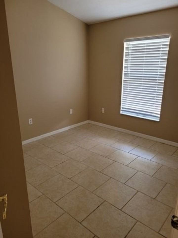 1395 Forest Park St - Photo 6 of 11