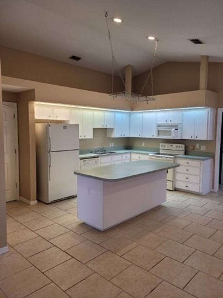 1395 Forest Park St - Photo 7 of 11