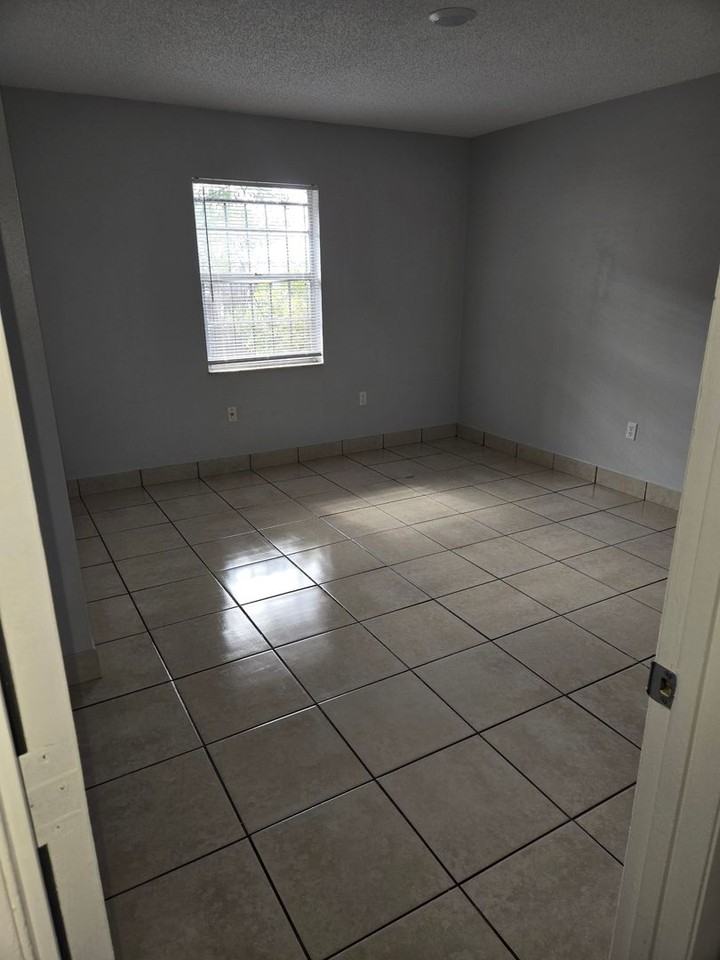 1312 W Walnut St - Photo 7 of 7