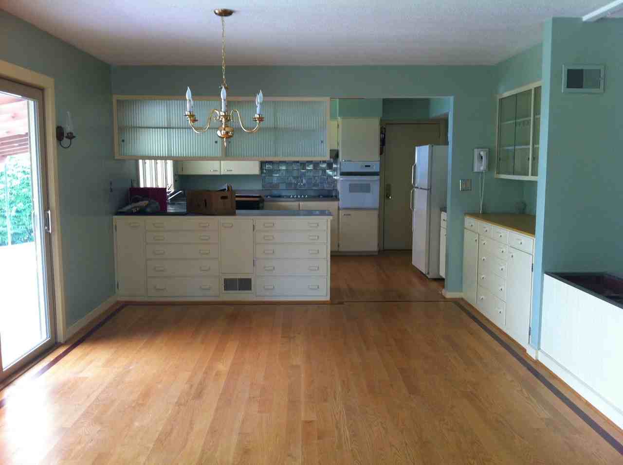 63 Ascutney St - Photo 7 of 13