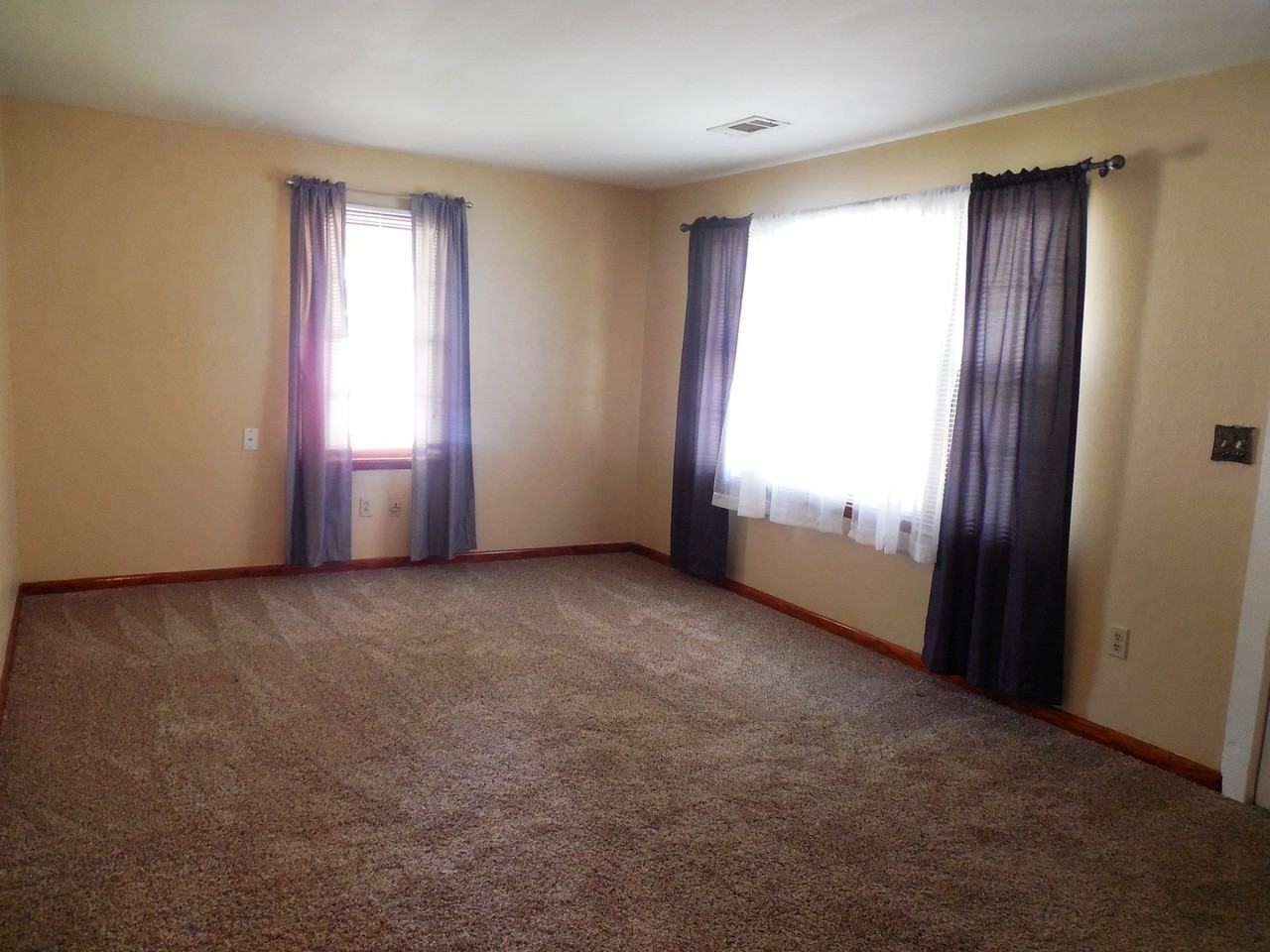 105 Evergreen - Photo 3 of 15