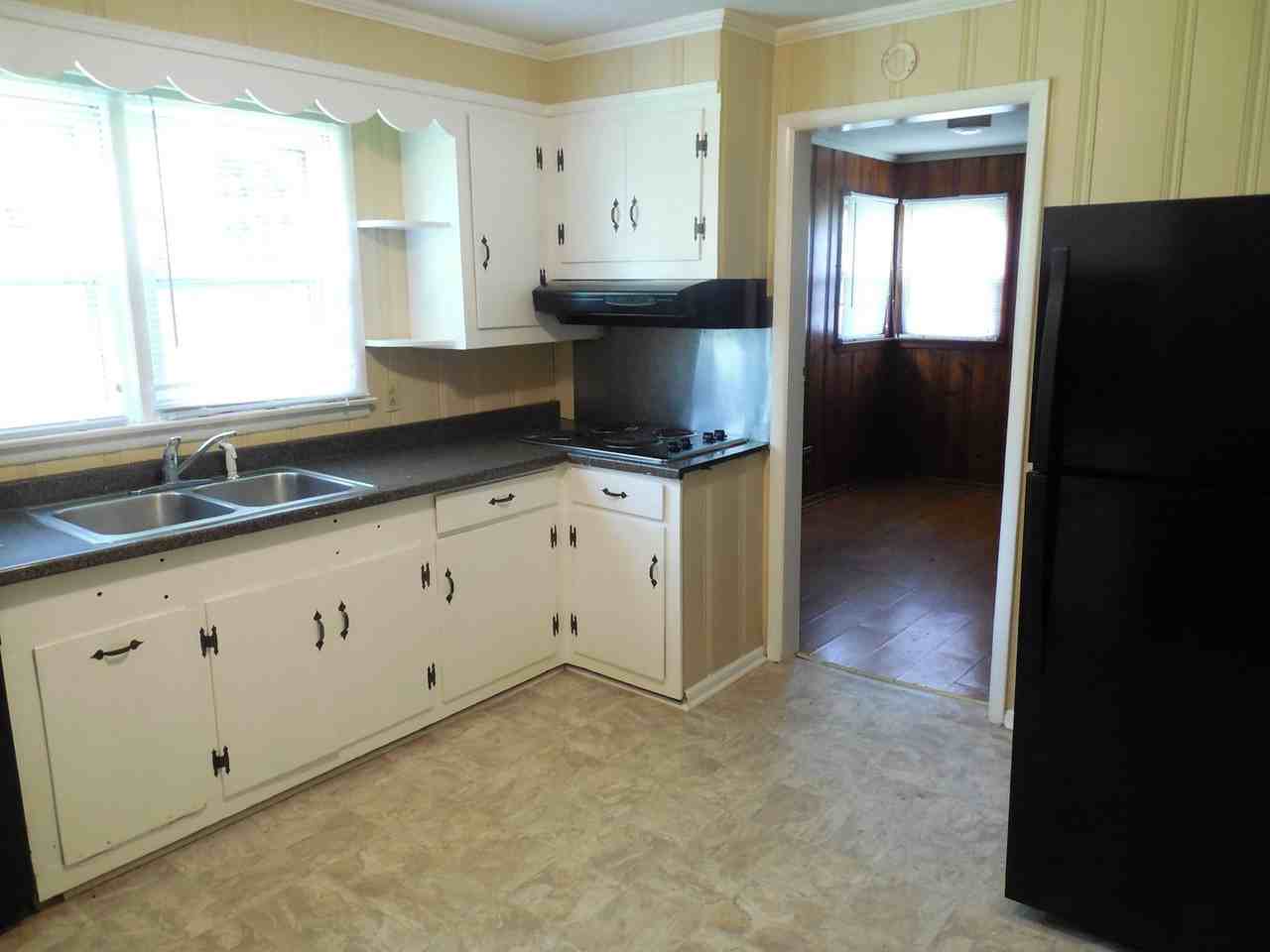 105 Evergreen - Photo 4 of 15