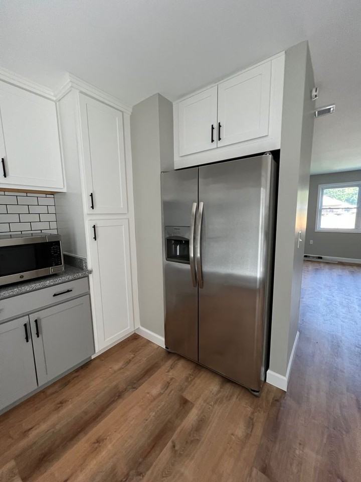 3459 Bloomingdale Rd #3 - Photo 4 of 20