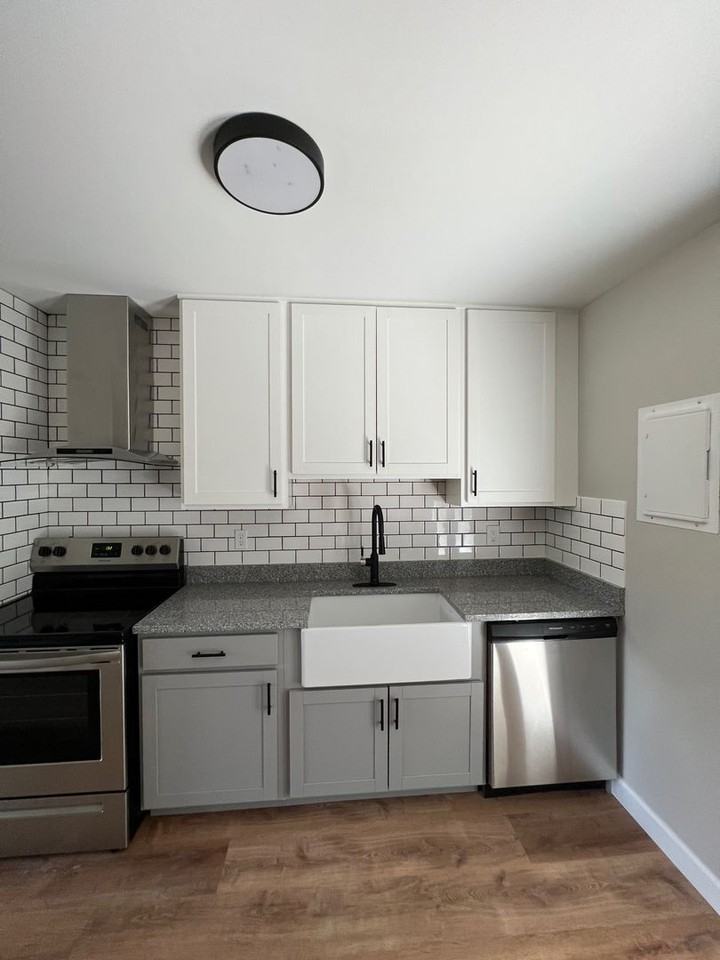 3459 Bloomingdale Rd #3 - Photo 6 of 20