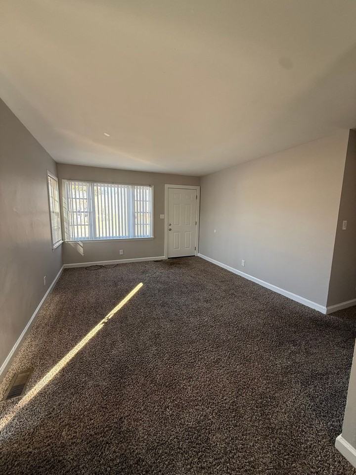 702 Wellons Ave - Photo 2 of 7