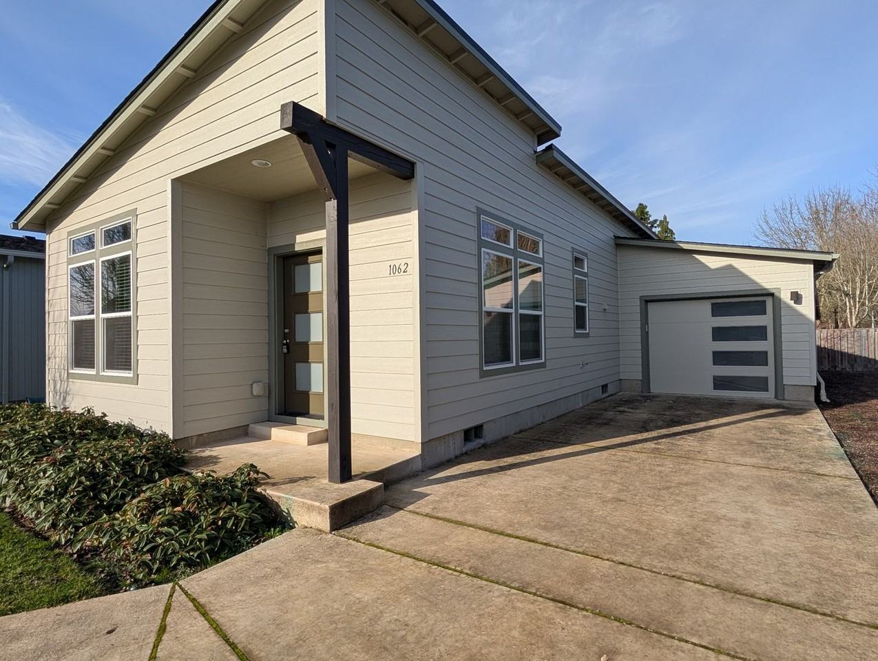 1062 Hatton Ave - Photo 2 of 24