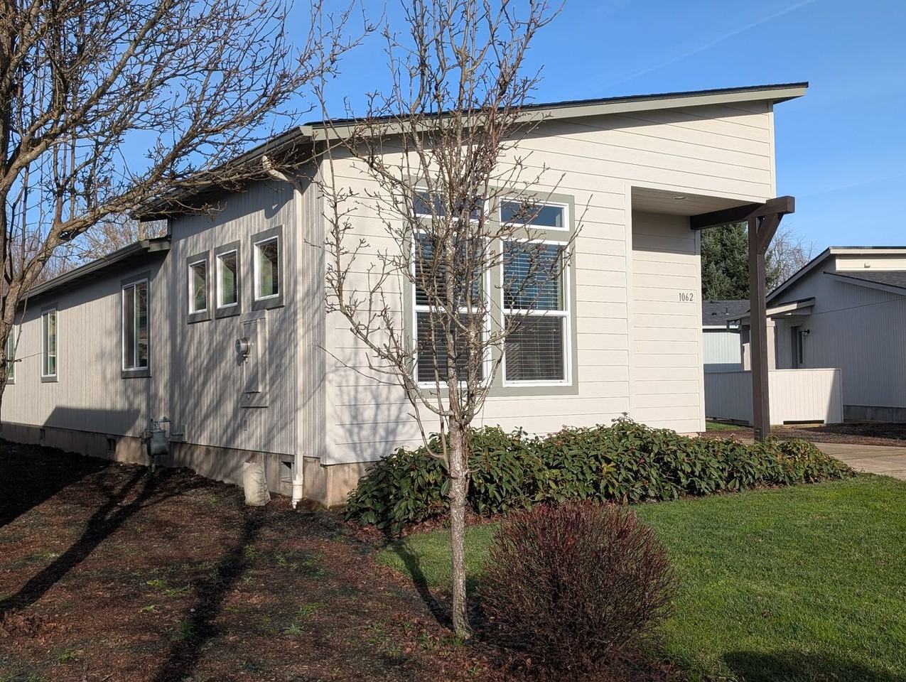 1062 Hatton Ave - Photo 3 of 24