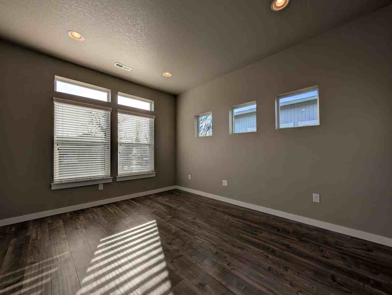 1062 Hatton Ave - Photo 4 of 24