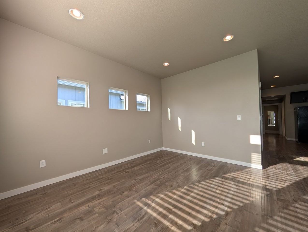 1062 Hatton Ave - Photo 5 of 24