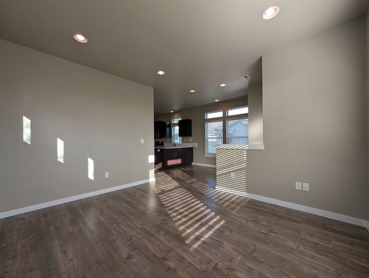 1062 Hatton Ave - Photo 6 of 24